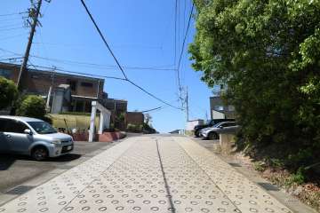敷地北側の前面道路（東側から）