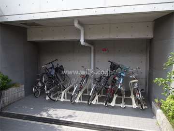 エントランス横にある駐輪場