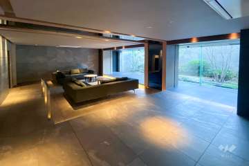 ラウンジと坪庭