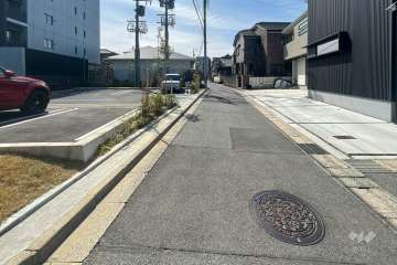 敷地北西側の前面道路
