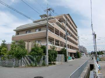 ロイヤル西宮北口の外観（北西側から）