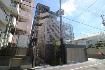 プレサンスロジェ夙川の外観（北東側から）