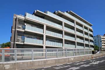 プレサンスグラン覚王山の外観(南西側から)