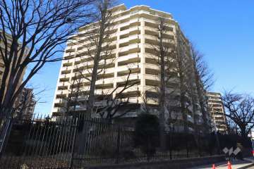 桜上水ガーデンズG棟の外観(南東側から)