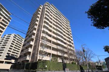桜上水ガーデンズE棟の外観(南西側から)