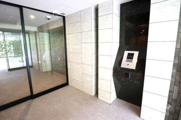 エントランスはオートロック付きです。