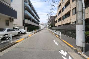 敷地東側の前面道路
