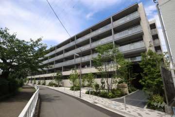 プラウド都立大学の外観(南西側から)