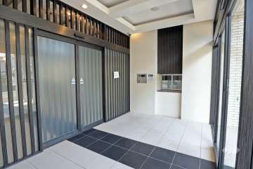 エントランスはオートロック付きです。