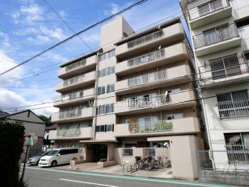 広田マンションの外観（南東側から）