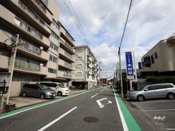 敷地南側の前面道路