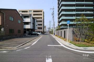 敷地東側の前面道路