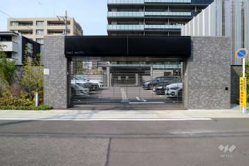 駐車場の出入口（リングシャッター付き）※敷地南側