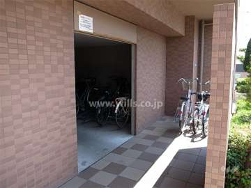 エントランス横にある駐輪場