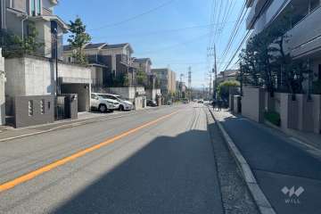 敷地東側の前面道路