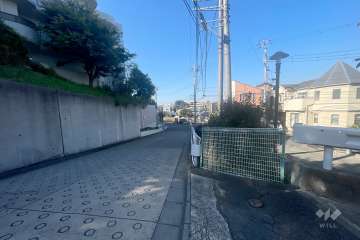 敷地北西側の前面道路　
