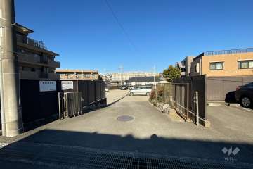 駐車場の出入り口