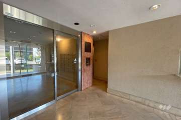 エントランスはオートロック付きです。