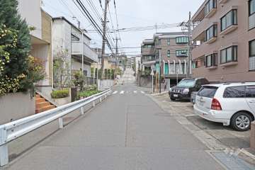 敷地北西側の前面道路