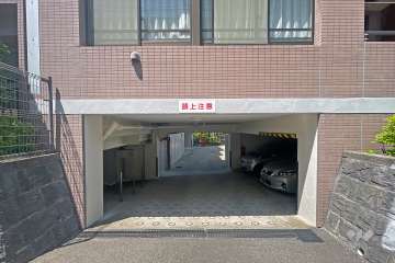 敷地内駐車場の出入り口