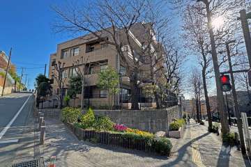 コスモ宮前平ヒルズの外観（北西側から）