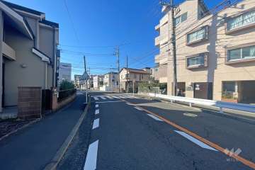 敷地東側の前面道路（北7側から）