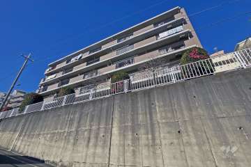 コスモ宮前平クレストの外観（南東側から）