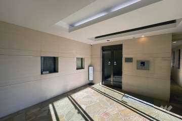 エントランスはオートロック付きです。