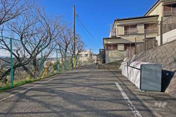 敷地南側前面道路（東側から）