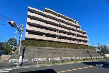 東急ドエルアルス鷺沼東の外観（南西側から）