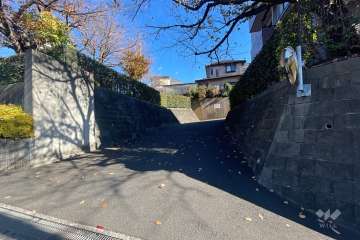 駐車場の出入り口