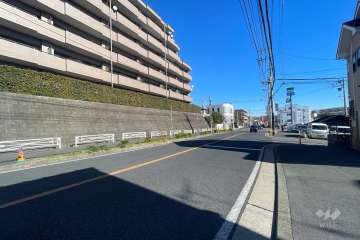 敷地南側の前面道路