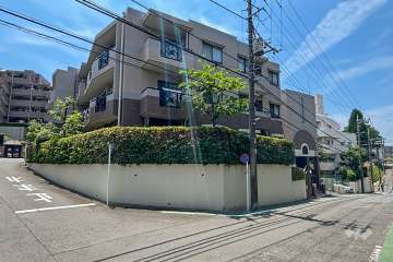 イトーピア鷺沼パラッツオの外観（東側から）