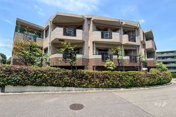 イトーピア鷺沼パラッツオの外観（南東側から）