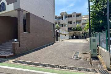 駐車場の出入り口