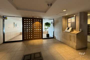 エントランスはオートロック付きです。