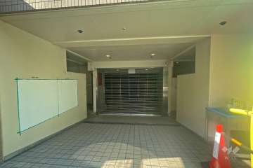 駐車場出入口（リングシャッター付き）