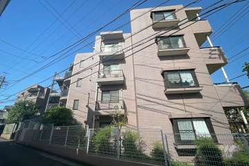 ファミール鷺沼の外観（南西側から）