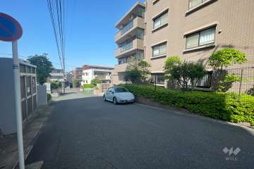敷地西側の前面道路　