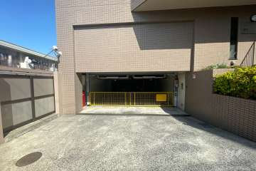 敷地内駐車場（屋内機械式）　
