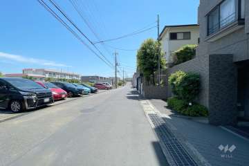 敷地北東側の前面道路