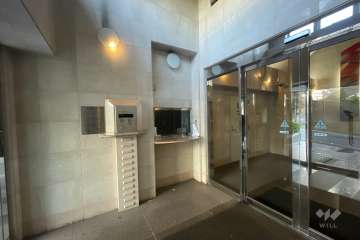 エントランスはオートロック付きです。