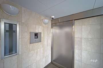 エントランスはオートロック付きです。