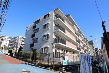 パークハイム宮前平の外観（南西側から）