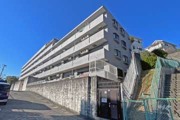 ライオンズガーデンヒルズ宮前平の外観（南東側から）