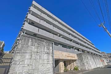 ライオンズガーデンヒルズ宮前平の外観（南西側から）