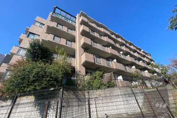 エステスクエアたまプラーザの外観（南西側から）