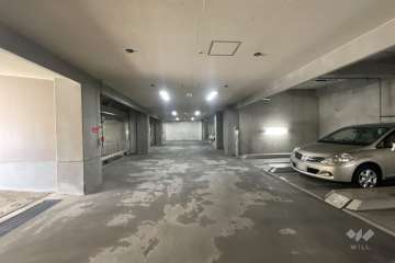 敷地内駐車場（屋内機械式）
