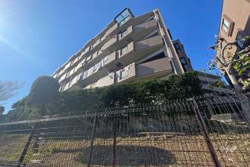 エステスクエアたまプラーザの外観（南東側から）