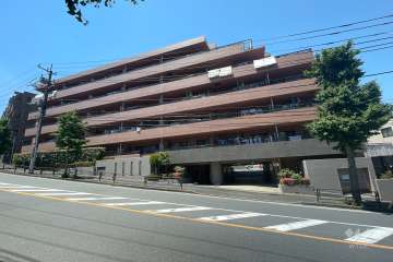 コスモ鷺沼エクセラの外観（東側から）